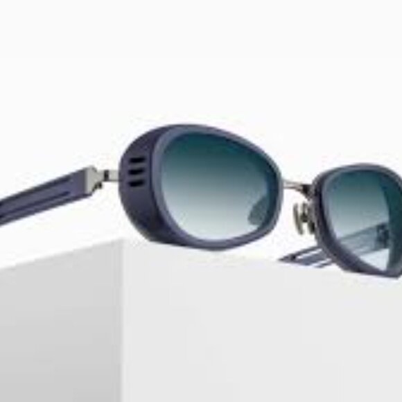 Sunglasses Oakley, Rayban, Bolle', Celine, Aldo, Maui Jim's, Matsuda and others. - Picture 6 of 9